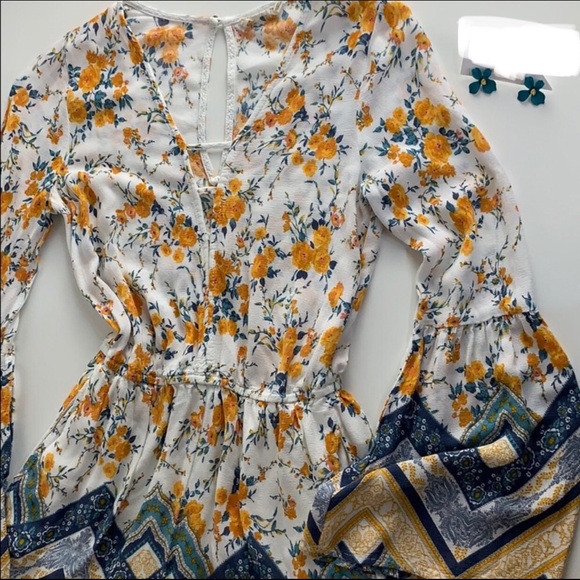 😍 Chloe & Kate Romper 😍 - Picture 4 of 7